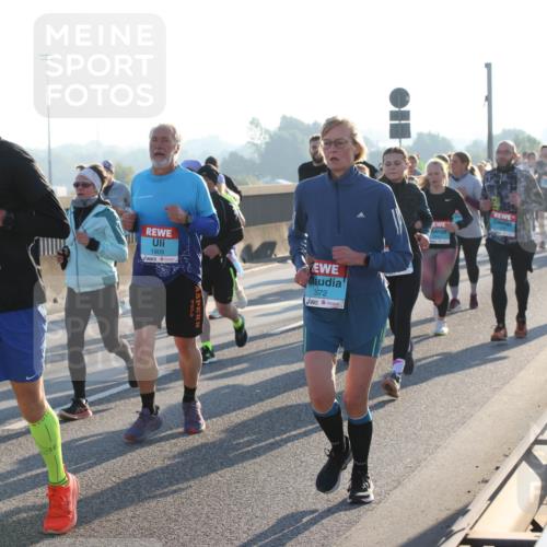 03.10.2025 - Köhlbrandbrückenlauf Lena Gebhardt http://msf.ph/oto/9065381 03.10.2025 09:22:29 Position 1 1282, 1809, 3372 meine-sportfotos.de