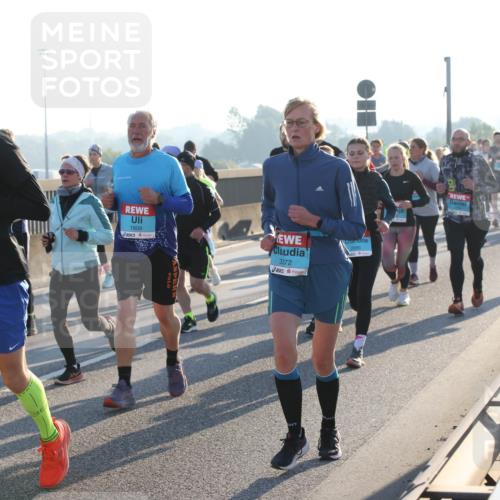 03.10.2025 - Köhlbrandbrückenlauf Lena Gebhardt http://msf.ph/oto/9065384 03.10.2025 09:22:29 Position 1 1282, 1809, 3372, 2686 meine-sportfotos.de