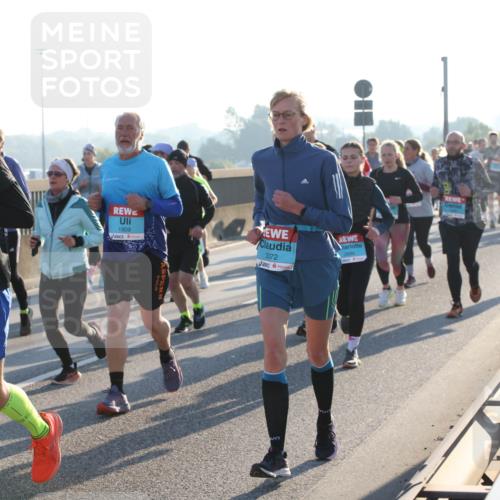 03.10.2025 - Köhlbrandbrückenlauf Lena Gebhardt http://msf.ph/oto/9065387 03.10.2025 09:22:29 Position 1 1282, 1809, 3372, 2686 meine-sportfotos.de