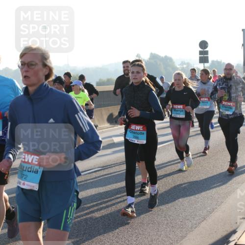 03.10.2025 - Köhlbrandbrückenlauf Lena Gebhardt http://msf.ph/oto/9065405 03.10.2025 09:22:30 Position 1 1809, 72, 2686, 3445 meine-sportfotos.de