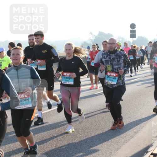 03.10.2025 - Köhlbrandbrückenlauf Lena Gebhardt http://msf.ph/oto/9065419 03.10.2025 09:22:31 Position 1 2686, 2687, 3445, 1669, 132 meine-sportfotos.de