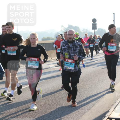 03.10.2025 - Köhlbrandbrückenlauf Lena Gebhardt http://msf.ph/oto/9065426 03.10.2025 09:22:32 Position 1 2687, 3207, 3445, 1669, 1329 meine-sportfotos.de