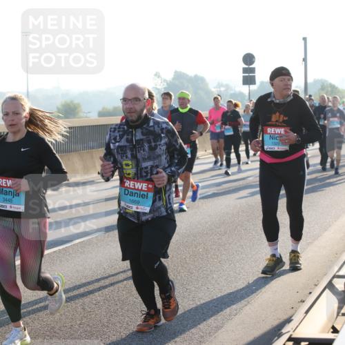 03.10.2025 - Köhlbrandbrückenlauf Lena Gebhardt http://msf.ph/oto/9065433 03.10.2025 09:22:32 Position 1 3206, 3207, 3445, 1669, 1329 meine-sportfotos.de