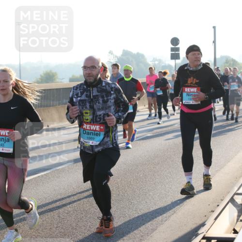 03.10.2025 - Köhlbrandbrückenlauf Lena Gebhardt http://msf.ph/oto/9065437 03.10.2025 09:22:32 Position 1 320, 3207, 3445, 1669, 132 meine-sportfotos.de
