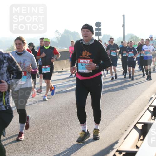 03.10.2025 - Köhlbrandbrückenlauf Lena Gebhardt http://msf.ph/oto/9065451 03.10.2025 09:22:33 Position 1 1669, 41142, 132 meine-sportfotos.de