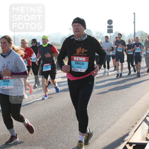 03.10.2025 - Köhlbrandbrückenlauf Lena Gebhardt http://msf.ph/oto/9065460 03.10.2025 09:22:33 Position 1 1719, 1329 meine-sportfotos.de