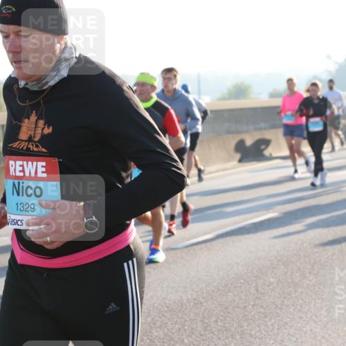 03.10.2025 - Köhlbrandbrückenlauf Lena Gebhardt http://msf.ph/oto/9065478 03.10.2025 09:22:35 Position 1 1329, 410 meine-sportfotos.de