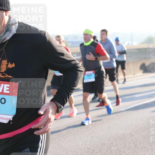 03.10.2025 - Köhlbrandbrückenlauf Lena Gebhardt http://msf.ph/oto/9065485 03.10.2025 09:22:35 Position 1 1329 meine-sportfotos.de