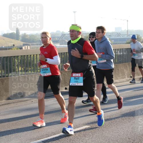 03.10.2025 - Köhlbrandbrückenlauf Lena Gebhardt http://msf.ph/oto/9065504 03.10.2025 09:22:36 Position 1 3487, 3486, 1708, 2 meine-sportfotos.de