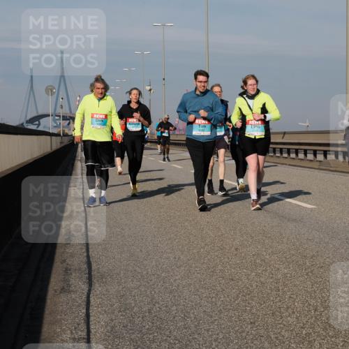 03.10.2025 - Köhlbrandbrückenlauf Fabian Wolf http://msf.ph/oto/9065511 03.10.2025 10:08:34 Position 3 2092, 2112 meine-sportfotos.de