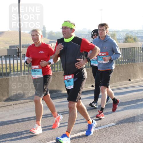 03.10.2025 - Köhlbrandbrückenlauf Lena Gebhardt http://msf.ph/oto/9065519 03.10.2025 09:22:36 Position 1 3487, 3486, 2093, 170 meine-sportfotos.de