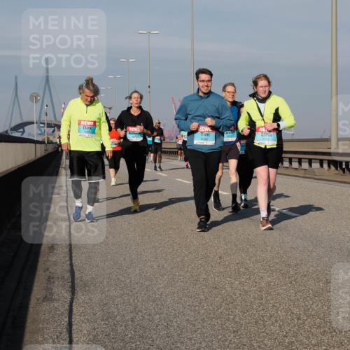 03.10.2025 - Köhlbrandbrückenlauf Fabian Wolf http://msf.ph/oto/9065531 03.10.2025 10:08:34 Position 3 3607, 2092, 2259, 2112 meine-sportfotos.de