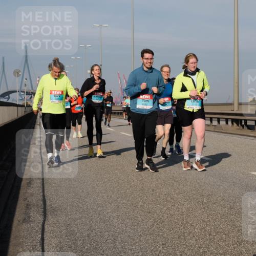 03.10.2025 - Köhlbrandbrückenlauf Fabian Wolf http://msf.ph/oto/9065536 03.10.2025 10:08:35 Position 3 3607, 367, 2092, 2112 meine-sportfotos.de