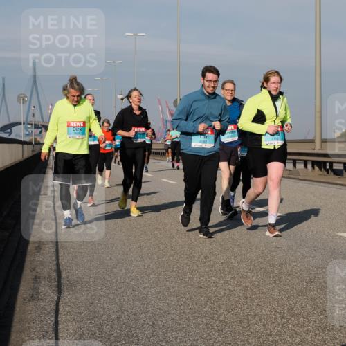03.10.2025 - Köhlbrandbrückenlauf Fabian Wolf http://msf.ph/oto/9065541 03.10.2025 10:08:35 Position 3 3607, 2259, 2092, 2112 meine-sportfotos.de