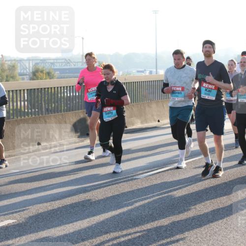 03.10.2025 - Köhlbrandbrückenlauf Lena Gebhardt http://msf.ph/oto/9065546 03.10.2025 09:22:37 Position 1 1807, 1782, 3048, 1892, 3047, 3049 meine-sportfotos.de