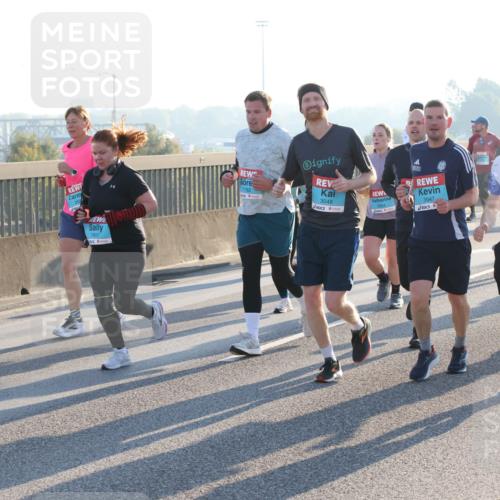 03.10.2025 - Köhlbrandbrückenlauf Lena Gebhardt http://msf.ph/oto/9065549 03.10.2025 09:22:37 Position 1 1807, 1782, 3048, 3047, 3049, 2449 meine-sportfotos.de