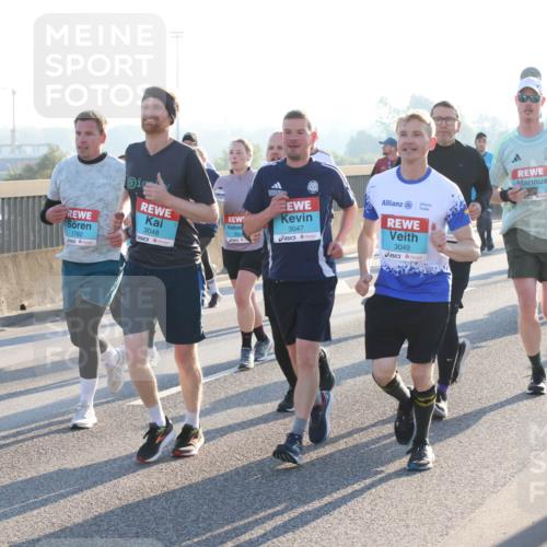 03.10.2025 - Köhlbrandbrückenlauf Lena Gebhardt http://msf.ph/oto/9065563 03.10.2025 09:22:38 Position 1 1807, 3048, 1782, 3047, 3049 meine-sportfotos.de