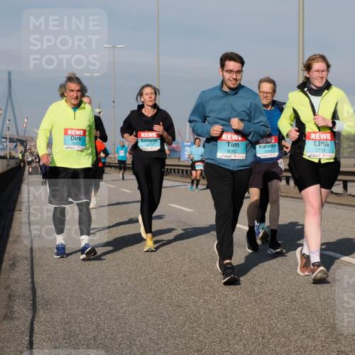03.10.2025 - Köhlbrandbrückenlauf Fabian Wolf http://msf.ph/oto/9065566 03.10.2025 10:08:36 Position 3 3607, 3670, 2092, 2259, 2112 meine-sportfotos.de