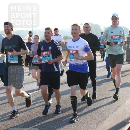 03.10.2025 - Köhlbrandbrückenlauf Lena Gebhardt http://msf.ph/oto/9065569 03.10.2025 09:22:38 Position 1 1782, 2449, 3048, 3047, 304 meine-sportfotos.de