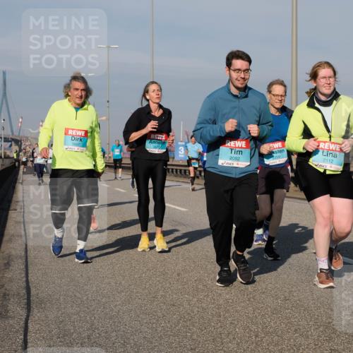 03.10.2025 - Köhlbrandbrückenlauf Fabian Wolf http://msf.ph/oto/9065571 03.10.2025 10:08:36 Position 3 3607, 3670, 2092, 2259, 2112 meine-sportfotos.de