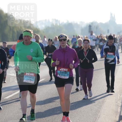 03.10.2025 - Köhlbrandbrückenlauf Jannik Wohlers http://msf.ph/oto/9065573 03.10.2025 09:26:33 Position 3 2428, 2839, 2479 meine-sportfotos.de