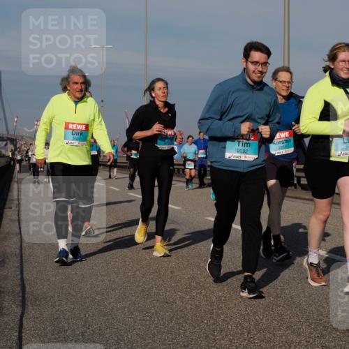 03.10.2025 - Köhlbrandbrückenlauf Fabian Wolf http://msf.ph/oto/9065575 03.10.2025 10:08:36 Position 3 3607, 2092, 2259, 2112 meine-sportfotos.de