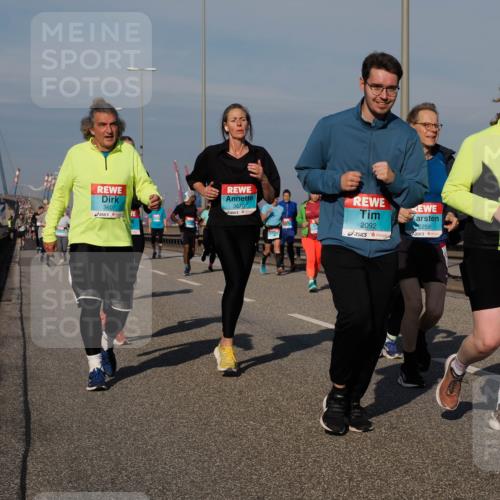 03.10.2025 - Köhlbrandbrückenlauf Fabian Wolf http://msf.ph/oto/9065581 03.10.2025 10:08:36 Position 3 3607, 3670, 2092, 2259, 2112 meine-sportfotos.de