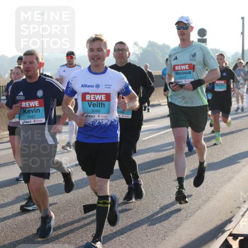 03.10.2025 - Köhlbrandbrückenlauf Lena Gebhardt http://msf.ph/oto/9065582 03.10.2025 09:22:38 Position 1 3048, 3047, 3049, 1588, 2449 meine-sportfotos.de