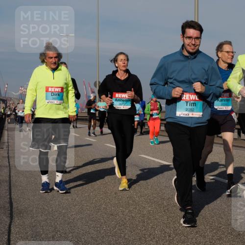 03.10.2025 - Köhlbrandbrückenlauf Fabian Wolf http://msf.ph/oto/9065585 03.10.2025 10:08:37 Position 3 3607, 3670, 2092, 2259, 2112 meine-sportfotos.de