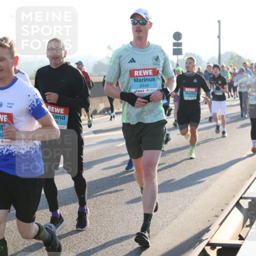 03.10.2025 - Köhlbrandbrückenlauf Lena Gebhardt http://msf.ph/oto/9065590 03.10.2025 09:22:39 Position 1 3049, 2449 meine-sportfotos.de