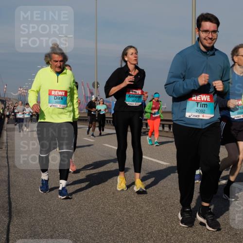 03.10.2025 - Köhlbrandbrückenlauf Fabian Wolf http://msf.ph/oto/9065592 03.10.2025 10:08:37 Position 3 3607, 3670, 2092, 2259, 2112 meine-sportfotos.de