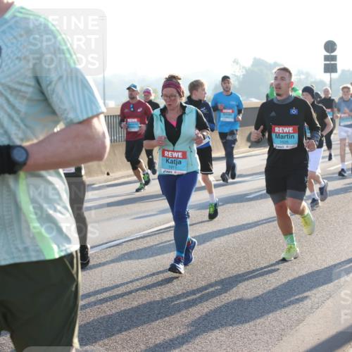 03.10.2025 - Köhlbrandbrückenlauf Lena Gebhardt http://msf.ph/oto/9065609 03.10.2025 09:22:40 Position 1 440, 1911, 1525, 1954 meine-sportfotos.de