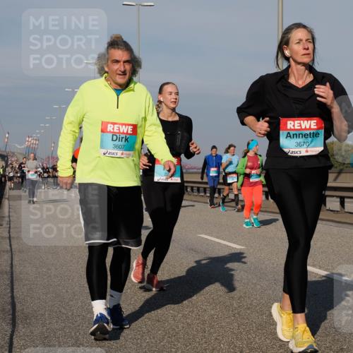 03.10.2025 - Köhlbrandbrückenlauf Fabian Wolf http://msf.ph/oto/9065613 03.10.2025 10:08:38 Position 3 3607, 22, 3670, 1872 meine-sportfotos.de