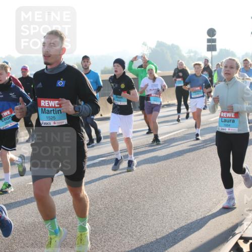 03.10.2025 - Köhlbrandbrückenlauf Lena Gebhardt http://msf.ph/oto/9065629 03.10.2025 09:22:41 Position 1 1911, 12, 3644, 1525, 3643, 1954 meine-sportfotos.de
