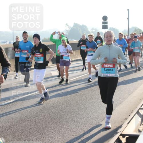 03.10.2025 - Köhlbrandbrückenlauf Lena Gebhardt http://msf.ph/oto/9065635 03.10.2025 09:22:41 Position 1 1525, 84, 3643, 1954 meine-sportfotos.de