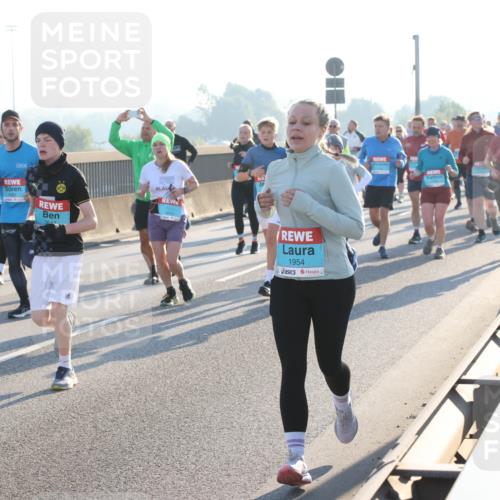 03.10.2025 - Köhlbrandbrückenlauf Lena Gebhardt http://msf.ph/oto/9065650 03.10.2025 09:22:42 Position 1 1954 meine-sportfotos.de