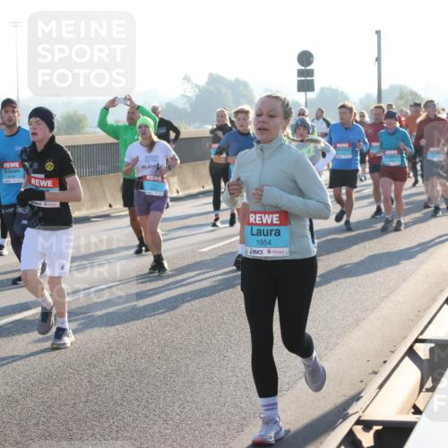 03.10.2025 - Köhlbrandbrückenlauf Lena Gebhardt http://msf.ph/oto/9065652 03.10.2025 09:22:42 Position 1 1954 meine-sportfotos.de
