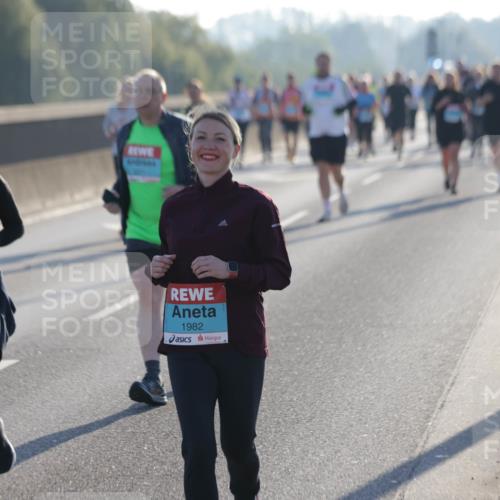 03.10.2025 - Köhlbrandbrückenlauf Jannik Wohlers http://msf.ph/oto/9065655 03.10.2025 09:26:40 Position 3 1982 meine-sportfotos.de