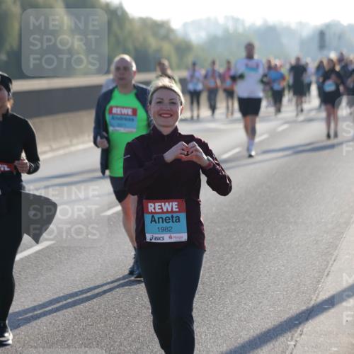 03.10.2025 - Köhlbrandbrückenlauf Jannik Wohlers http://msf.ph/oto/9065673 03.10.2025 09:26:40 Position 3 1982 meine-sportfotos.de