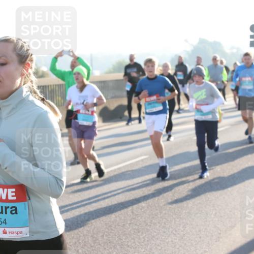 03.10.2025 - Köhlbrandbrückenlauf Lena Gebhardt http://msf.ph/oto/9065679 03.10.2025 09:22:43 Position 1 1954 meine-sportfotos.de