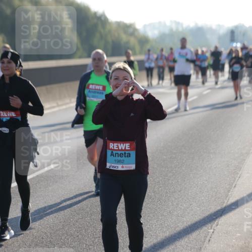 03.10.2025 - Köhlbrandbrückenlauf Jannik Wohlers http://msf.ph/oto/9065686 03.10.2025 09:26:40 Position 3 1887, 1982 meine-sportfotos.de