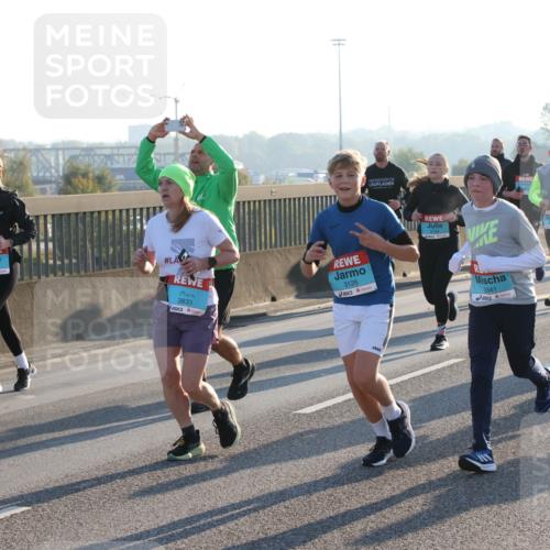 03.10.2025 - Köhlbrandbrückenlauf Lena Gebhardt http://msf.ph/oto/9065691 03.10.2025 09:22:44 Position 1 1779, 3833, 3126, 3134, 2841, 1752 meine-sportfotos.de