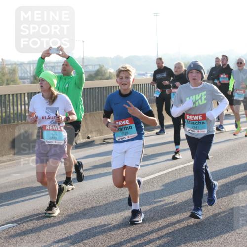 03.10.2025 - Köhlbrandbrückenlauf Lena Gebhardt http://msf.ph/oto/9065698 03.10.2025 09:22:44 Position 1 1779, 3833, 3126, 2841, 1752, 1754 meine-sportfotos.de