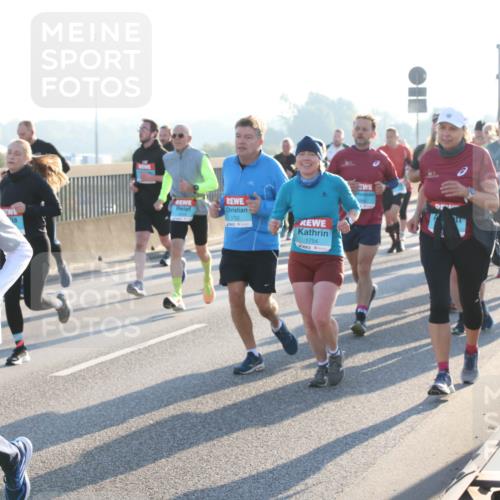 03.10.2025 - Köhlbrandbrückenlauf Lena Gebhardt http://msf.ph/oto/9065720 03.10.2025 09:22:45 Position 1 2841, 1752, 1754 meine-sportfotos.de
