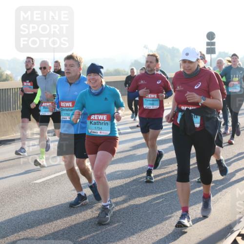 03.10.2025 - Köhlbrandbrückenlauf Lena Gebhardt http://msf.ph/oto/9065746 03.10.2025 09:22:45 Position 1 3528, 1752, 1754, 1945, 1767 meine-sportfotos.de