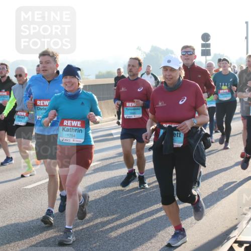 03.10.2025 - Köhlbrandbrückenlauf Lena Gebhardt http://msf.ph/oto/9065750 03.10.2025 09:22:46 Position 1 17, 1754, 1945, 1767, 2 meine-sportfotos.de