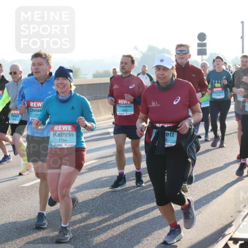 03.10.2025 - Köhlbrandbrückenlauf Lena Gebhardt http://msf.ph/oto/9065756 03.10.2025 09:22:46 Position 1 175, 1754, 1945, 1767 meine-sportfotos.de