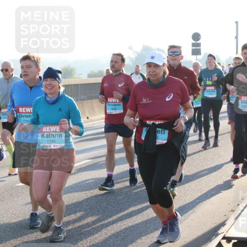 03.10.2025 - Köhlbrandbrückenlauf Lena Gebhardt http://msf.ph/oto/9065758 03.10.2025 09:22:46 Position 1 1752, 1754, 1945, 154, 1767 meine-sportfotos.de
