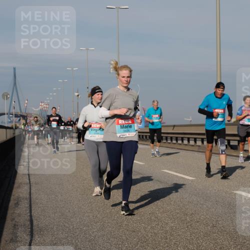 03.10.2025 - Köhlbrandbrückenlauf Fabian Wolf http://msf.ph/oto/9065766 03.10.2025 10:08:49 Position 3 1824, 2286, 10 meine-sportfotos.de