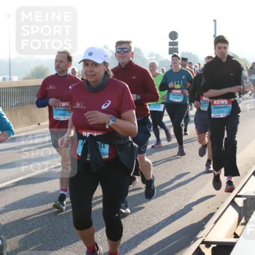 03.10.2025 - Köhlbrandbrückenlauf Lena Gebhardt http://msf.ph/oto/9065767 03.10.2025 09:22:46 Position 1 1753, 1754, 1945, 25, 1735, 1767 meine-sportfotos.de